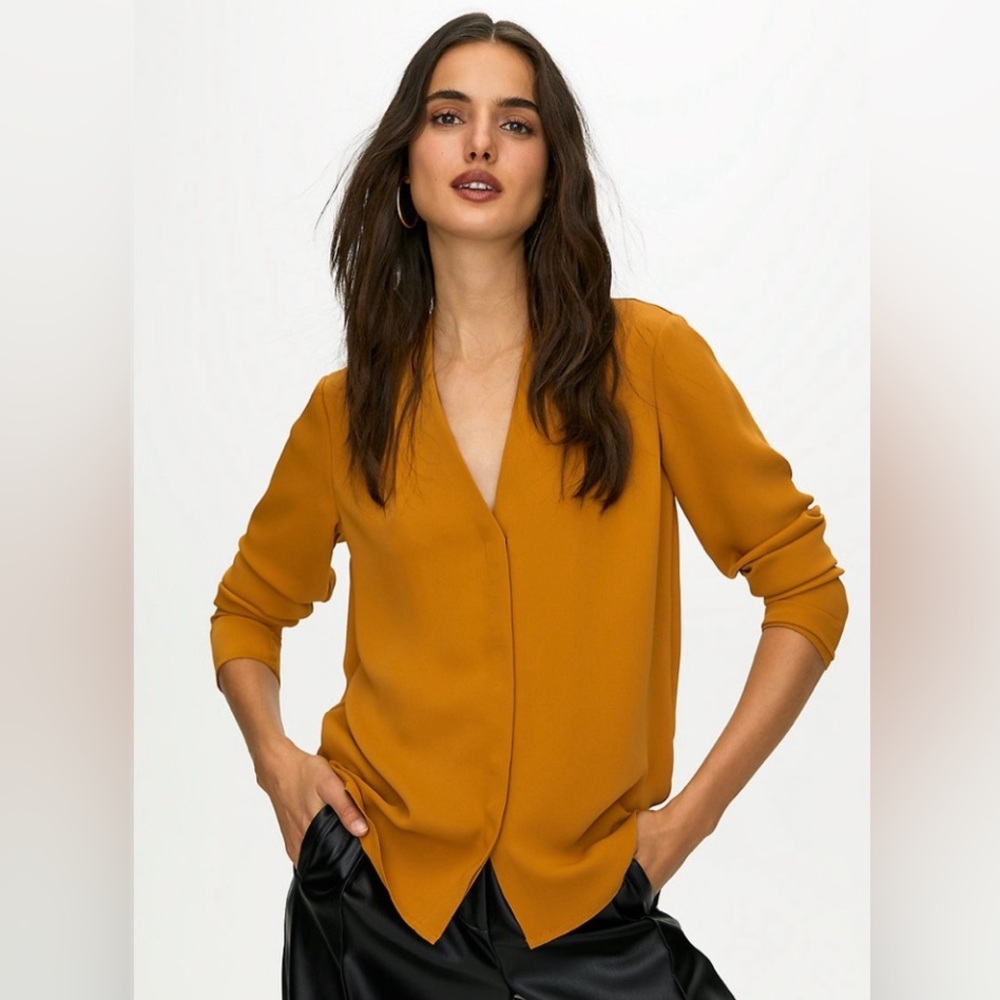 Aritzia The Power Mustard V-Neck Long Sleeve Blouse Sz L